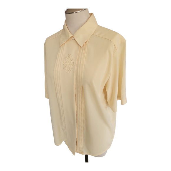 Vintage Yves St. Clair Light Yellow Blouse – Size 8P, Pleated Front, Elegant - Picture 5 of 12
